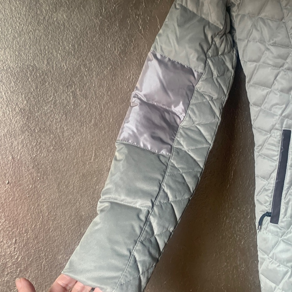 Jacket brand new never used, very warm and light!